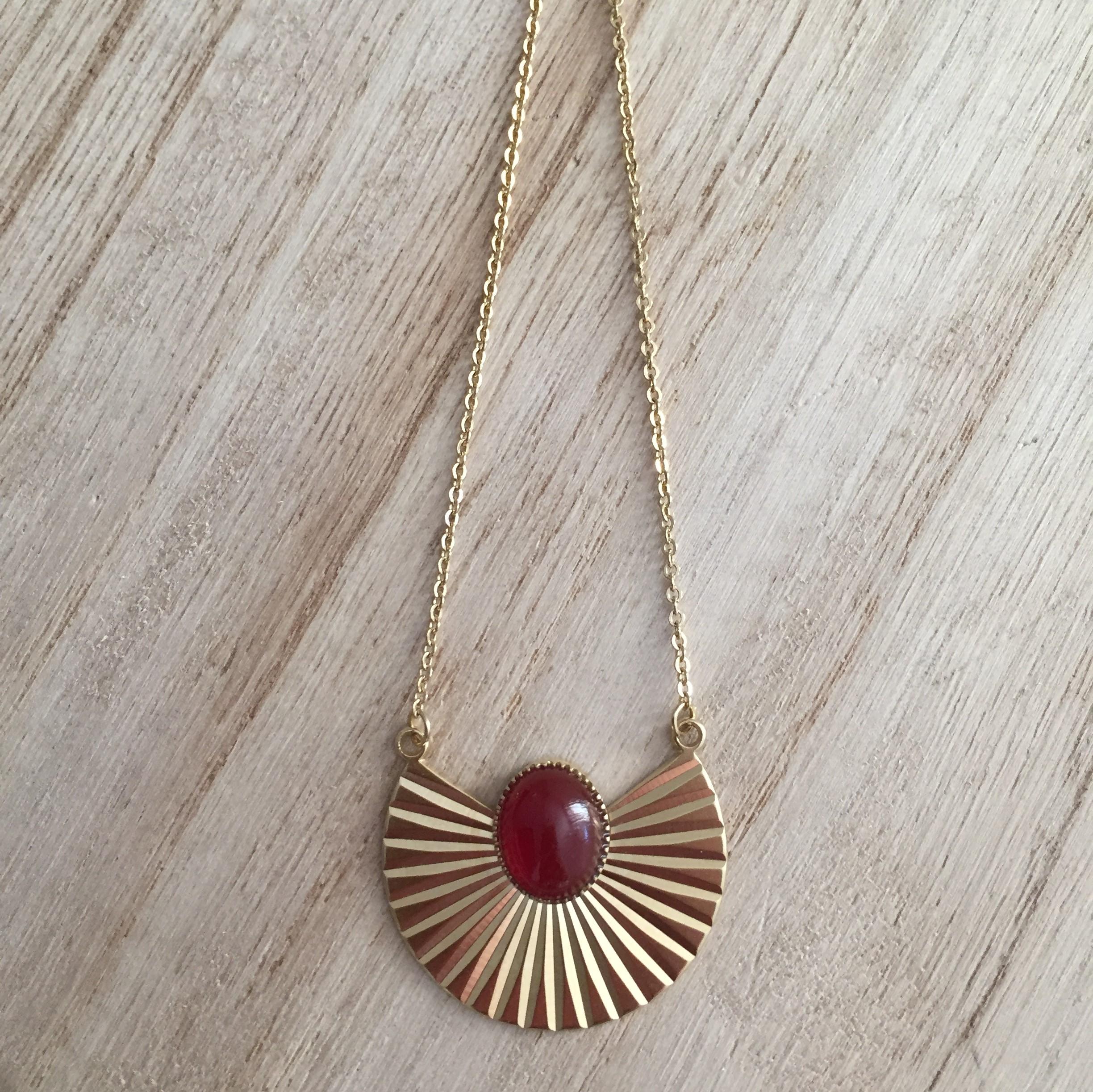 Photo du produit TANA Collier Eventail agate rouge et or 