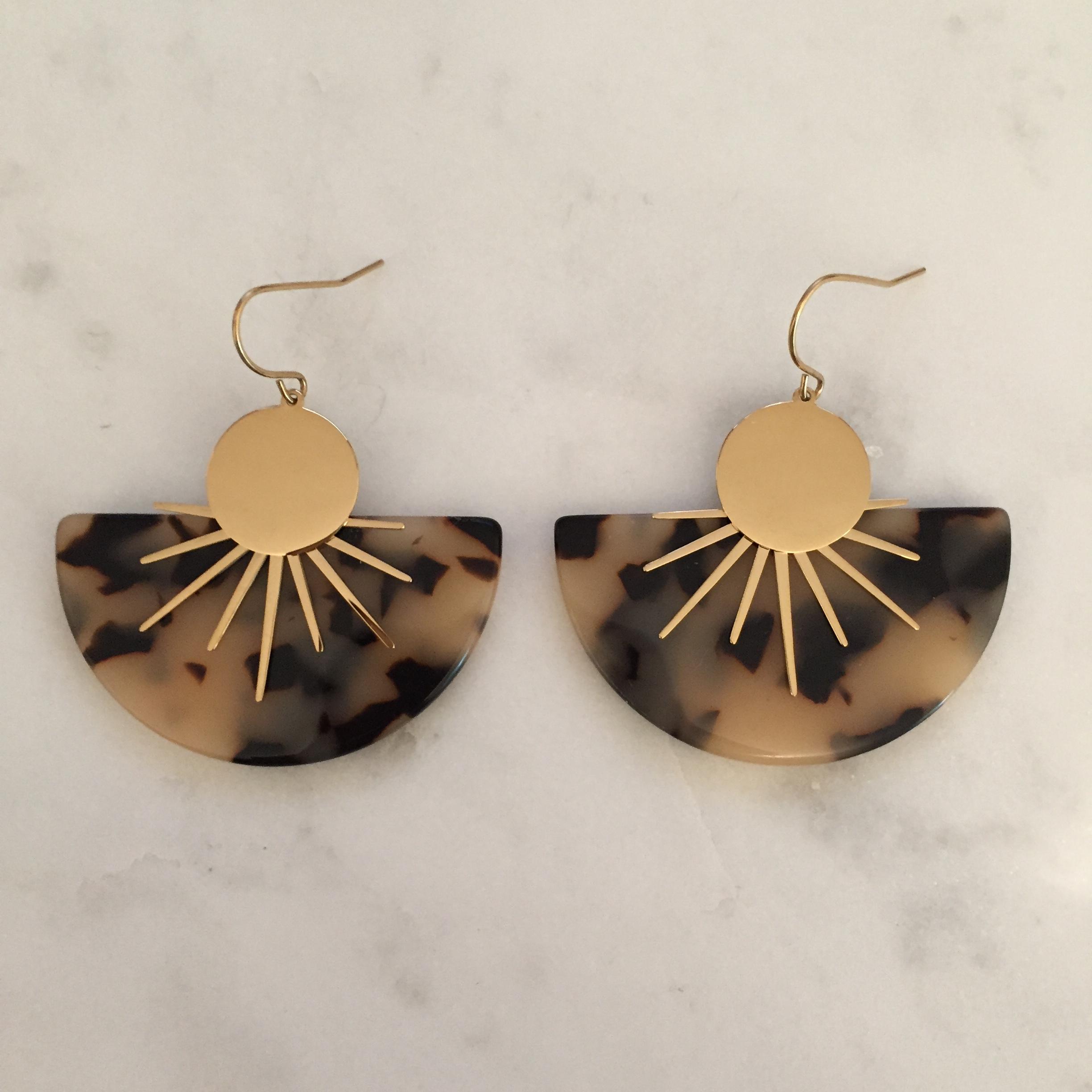 Photo du produit Zag Boucles d'oreilles Demi-Lune Soleil Ecaille or